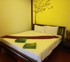 Бунгало Superior с балконом и с видом на бассейн в Tharathip Resort