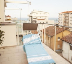 Номер Standard Пентхаус c 1 комнатой с балконом и с частичным видом на море в Residence Sunrise Cesenatico