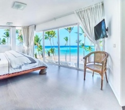 Апартаменты в Incredible 4BR Beachfront Penthouse with Ocean View