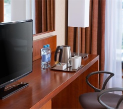 Номер комфорт с 1 двуспальной кроватью king-size и видом на Волгу в HolidayHall