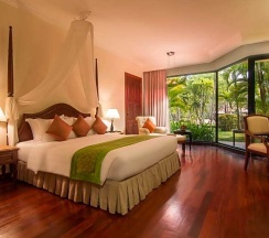 Номер Deluxe с видом на бассейн в Angkor Palace Resort & Spa
