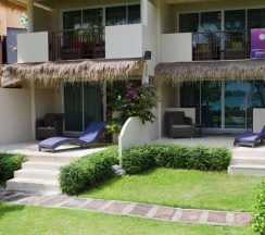 Двухместный номер Comfort с видом на море двуспальная кровать в Mama Beach Residence