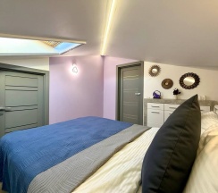 Апартаменты №11 "Семейный Люкс" на мансардном этаже в Саквояж