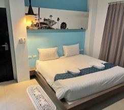 Двухместный номер Standard с балконом двуспальная кровать в Hotel The Journey Patong New