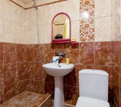 Четырехместный номер с балконом в Guest house city center