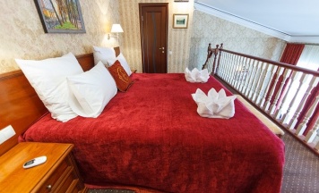 ЛЮКС "ДОСТОЕВСКИЙ Ф.М." С ВИДОМ НА УЛ. МИЛЛИОННУЮ в Екатерина