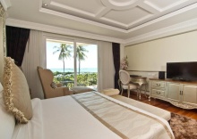 Двухместный номер Deluxe beachfront двуспальная кровать в LK The Empress Pattaya