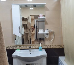 Апартаменты с балконом и с красивым видом из окна в Апартаменты Двухкомнатная Квартира на Берегу Моря