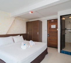 Двухместный номер Standard с балконом двуспальная кровать в Destination Patong