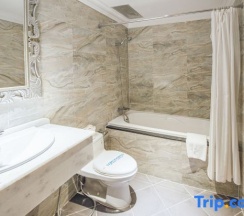 Двухместный номер Deluxe с красивым видом из окна двуспальная кровать в A&EM - The Petit Hotel