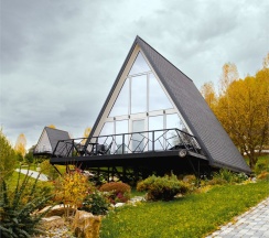 Шале с террасой и видом на горы в Алтай Пэлас