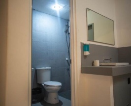 Кровать в общем номере в Mad Monkey Hostel Cebu City