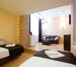 Комфорт+  4-х местный (2 двуспальные кровати или 1 двуспальная и 2 раздельные кровати) в Автодвор