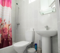 Четырёхместный номер Standard с балконом в Singer