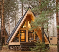 Уютный а-фрейм с качелью (до 4 гостей) ЛЕС-ШАЛАШ в Berloga Country Resort
