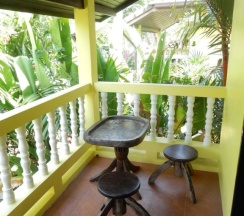 Бунгало с балконом в Chez Charly Bungalow