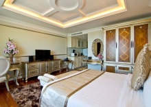 Номер Deluxe с балконом и beachfront в LK The Empress Pattaya