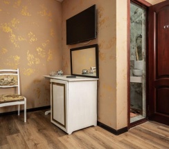 Номер люкс с 1 двуспальной кроватью в Изумруд