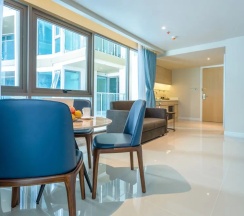 Номер Standard с 2 комнатами с балконом в Centara Sonrisa Residences & Suites Sriracha