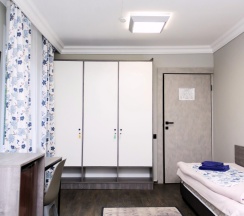 Кровать в общем номере в Тахар