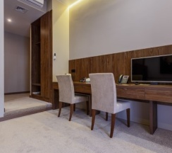 Трехместный двухкомнатный номер «ДЕЛЮКС» в Riverside Hotel