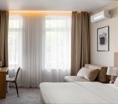 Трёхместный номер с видом на море в Kinney hotel sea view