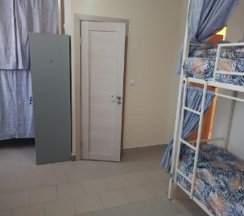 Кровать в общем номере с 2 двухъярусными кроватями на 3 этаже (общие удобства) в База Комфорт Плюс