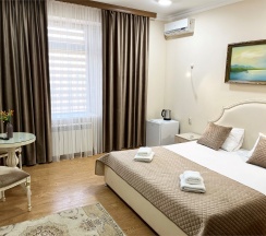 Номер Делюкс с кроватью размера "King-size" в Академия