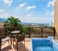 Двухместный номер Deluxe Jacuzzi с видом на море двуспальная кровать в Karon Phunaka Resort