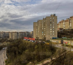 Номер Standard с балконом в Компания по посуточной аренде квартир