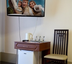 Семейный номер с 2 полутороспальными кроватями и раскладным диваном в Парк-отель