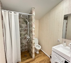 Коттедж с 3 спальнями и подогреваемым бассейном на отдельном участке в Премьер