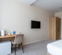 Двухместный номер с видом на город и балконом в Kinney hotel sea view