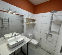 Коттедж с 2 комнатами с балконом в Хорошее место