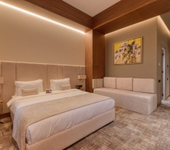 Двухместный номер Superior Deluxe с диваном двуспальная кровать в Hayasa Hotel Yerevan