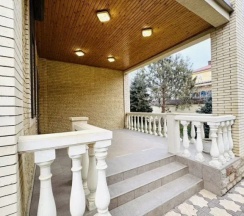 Шестиместные апартаменты с балконом в Гостевой дом