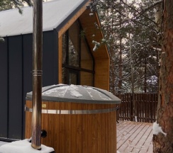 Стильный барнхаус с чаном с панорамными окнами на 4 гостя заезд в 15.00 выезд в 12.00 в Дача на горе-море