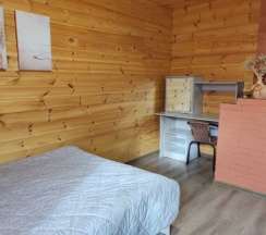 "СТУДИО на втором этаже" благоустроенный номер с двуспальной кроватью раскладным диваном и полноценной кухней. в Семейный