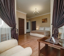 Номер делюкс с 1 двуспальной кроватью в Kristi