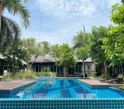 Двухместный номер Deluxe с видом на бассейн двуспальная кровать в Nirundorn Resort