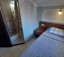 10. Небольшая одноместная комната (стандарт). 1 кровать в Левладиа.ру