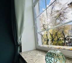 Двухместный номер NEW на втором этаже с видом из окна в Green place
