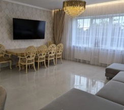 Шестиместный коттедж с балконом и рядом с пляжем в Гостевой дом