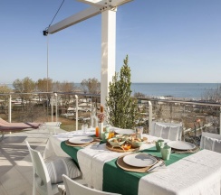 Семейный номер Standard Пентхаус с 2 комнатами с балконом и с видом на море в Residence Sunrise Cesenatico