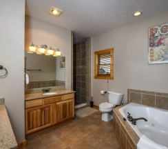 Коттедж с 5 комнатами в Marsh-Mellow Manor 5 Bedroom House