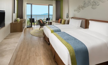Четырёхместный номер High Floor Premium с видом на океан в Holiday Inn Resort Sanya Bay by IHG