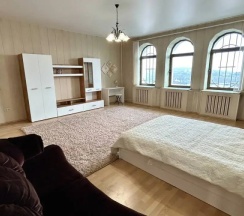 Люкс Дуплекс с балконом и с красивым видом из окна в Грааль