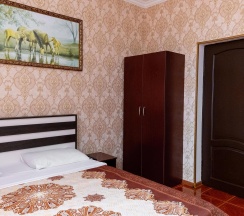 Комната стандарт с 1 односпальной и 1 двуспальной кроватью в Якорь