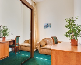Делюкс DBL в Home room на Мирном