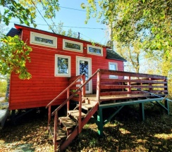 Рябиновый Tinyhouse в Шведские дачи